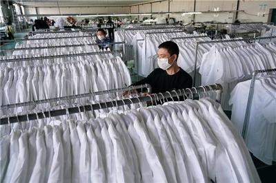 河北巨鹿 扶贫“微工厂”马力全开赶订单，服装产业托起稳稳的幸福