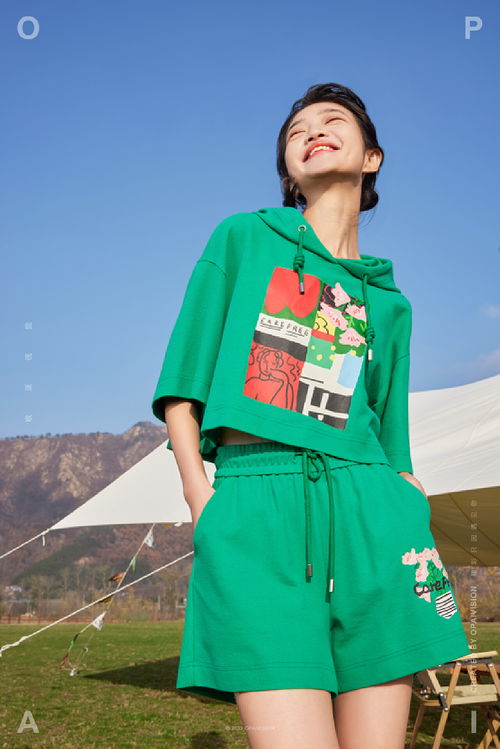 多彩自在 露营风服装摄影的独特魅力